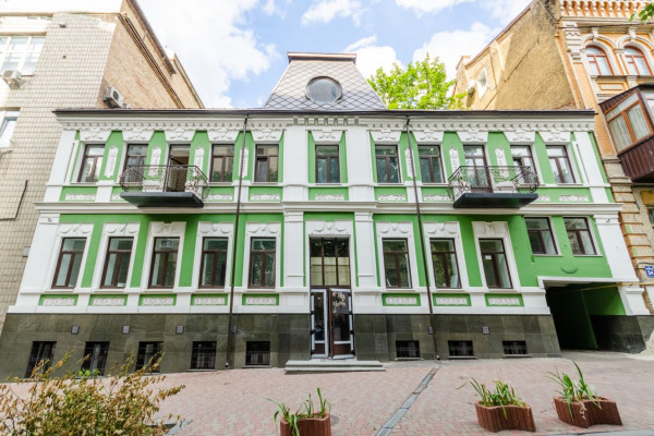 Commercial real estate for rent: business centers